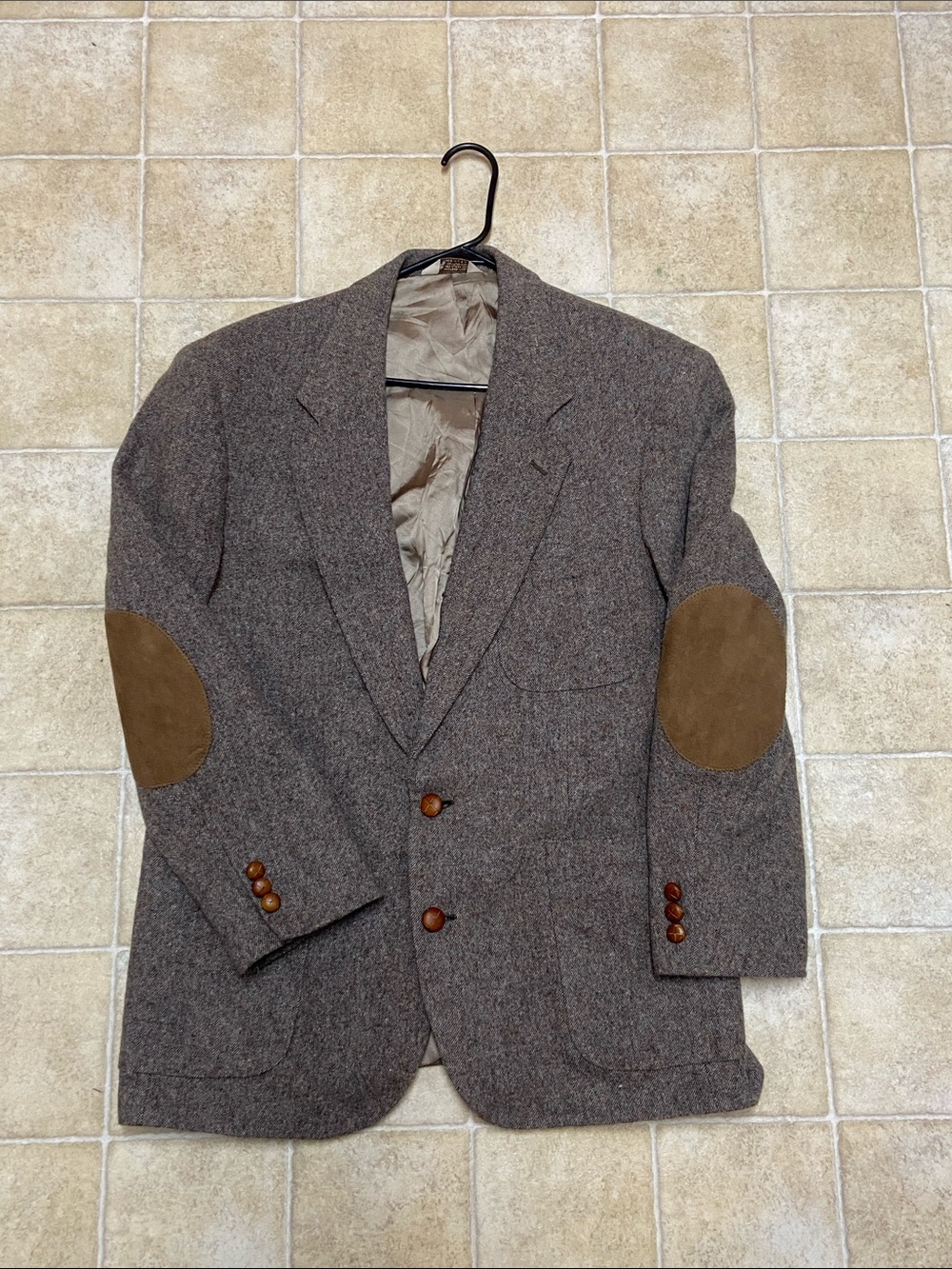 VTG,CC COURTENAY Men's Brown Tweed Two-Button Sport Coat - Classic Notch Lapel